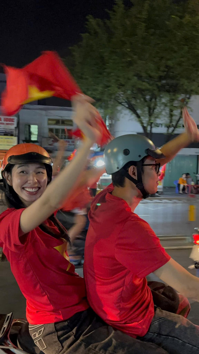 Hoa hậu Thùy Tiên chia sẻ khoảnh khắc “đi bão” ăn mừng tuyển Việt Nam chiến thắng AFF Cup 2024. 