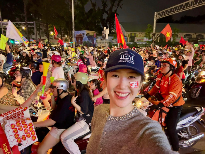 Thúy Ngân và Võ Cảnh công khai 'hẹn hò' trong đêm Việt Nam vô địch ASEAN Cup 2024 Ảnh 1