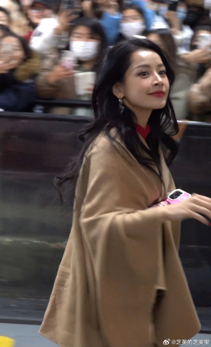 Nhan sắc Chi Pu trong ảnh chưa chỉnh sửa gây sốt