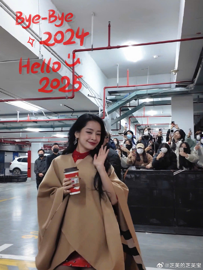 Ảnh chất lượng thấp nhưng visual của Chi Pu chất lượng cao