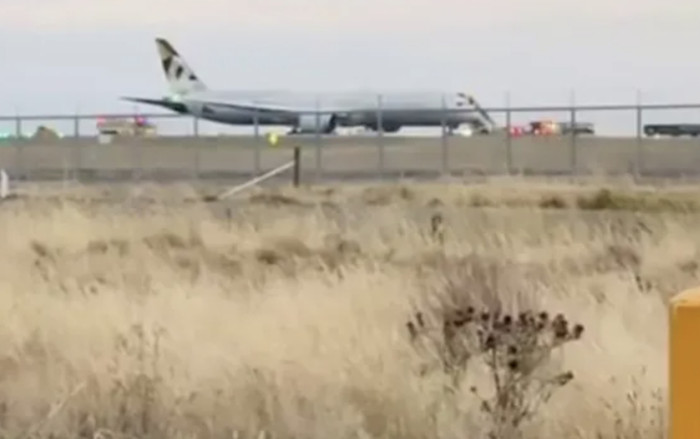 Máy bay chở 289 hành khách bất ngờ cháy dữ dội trước giờ cất cánh Ảnh 2