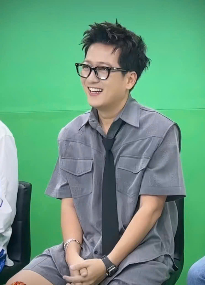 Trường Giang trẻ trung hơn sau khi giảm cân. Ảnh: Chụp màn hình