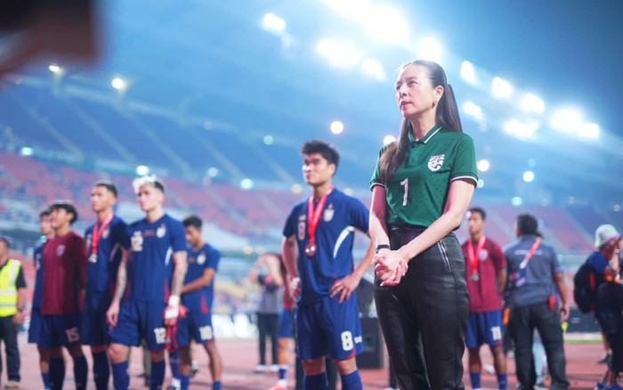 Madam Pang bị chỉ trích vì tuyển Thái Lan đá xấu xí Ảnh 2