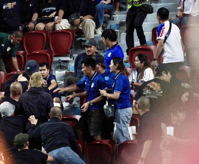 Khoảnh khắc này nhận về nhiều sự chê trách từ truyền thông lẫn cư dân mạng Thái Lan.