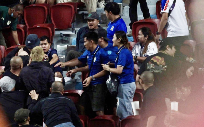 CĐV Thái Lan ẩu đả lẫn nhau sau chiến thắng của Việt Nam Ảnh 2