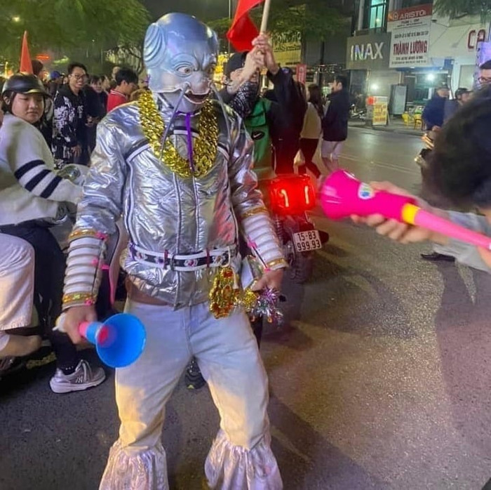 Màn hoá trang nhân vật Bá Ba Nhi Bân trong danh tác 'Tây Du Ký', khiến ai cũng cười ngã nghiêng vì không ngờ 'đi bão' còn gặp cả yêu quái.