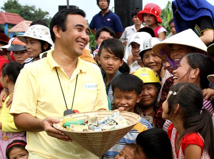 MC Quyền Linh được khán giả yêu mến bởi hình ảnh mộc mạc, giản dị. (Ảnh FBNV)