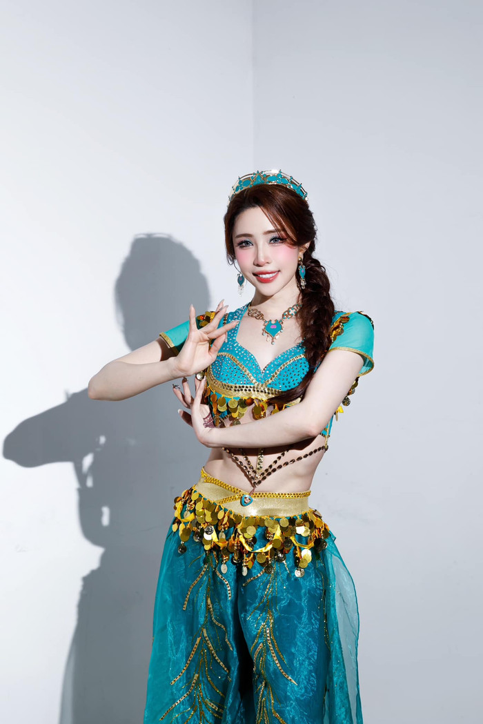 Quỳnh Nga khéo khoe nhan sắc xinh đẹp trong tạo hình của công chúa Jasmine. Ảnh: FBNV