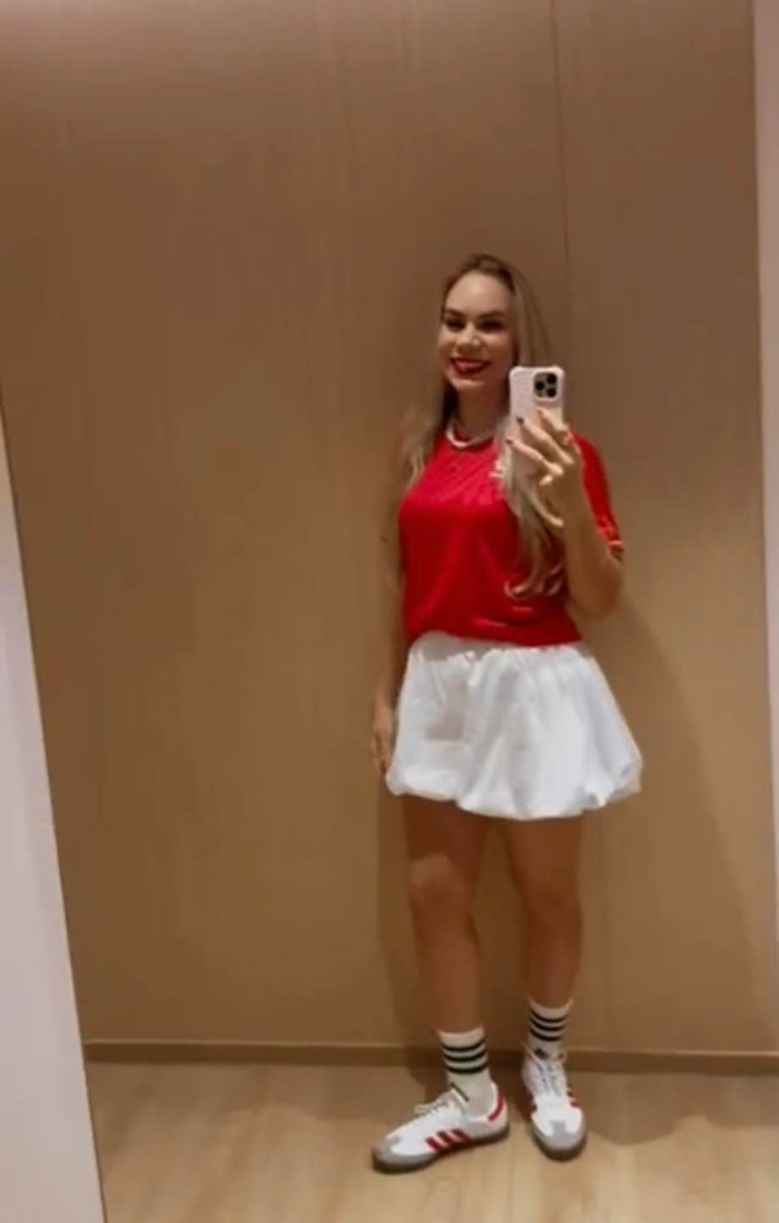 Diện mạo xinh đẹp của chị Marcele Seippel trước khi trận đấu bắt đầu