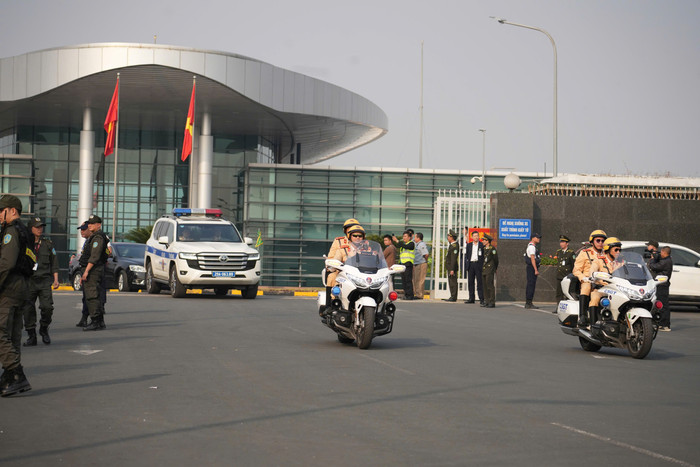 An ninh sân bay được thắt chặt 