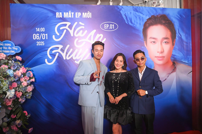 Showbiz 24h: Hà An Huy xúc động trước sự quan tâm của dàn sao trong ngày đặc biệt. Ảnh: BTC