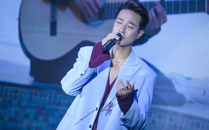 Hà An Huy lần đầu live ca khúc mới, trưởng thành thế nào sau hơn một năm đăng quang Vietnam Idol? Ảnh 2