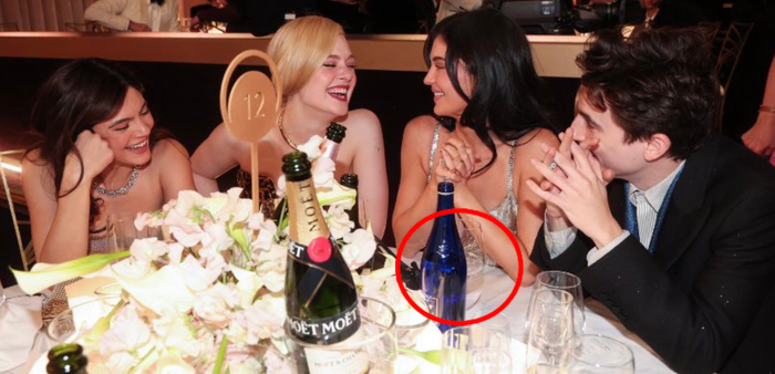 Nữ diễn viên dùng nước lọc thay vì rượu vang như những người khác. (Ảnh tổng hợp)