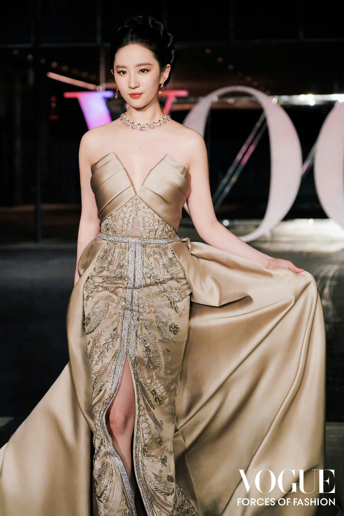 Việc Lưu Diệc Phi đi sau cùng chưa bao giờ khiến Dương Mịch, Đường Yên hay Lưu Thi Thi phải phàn nàn.