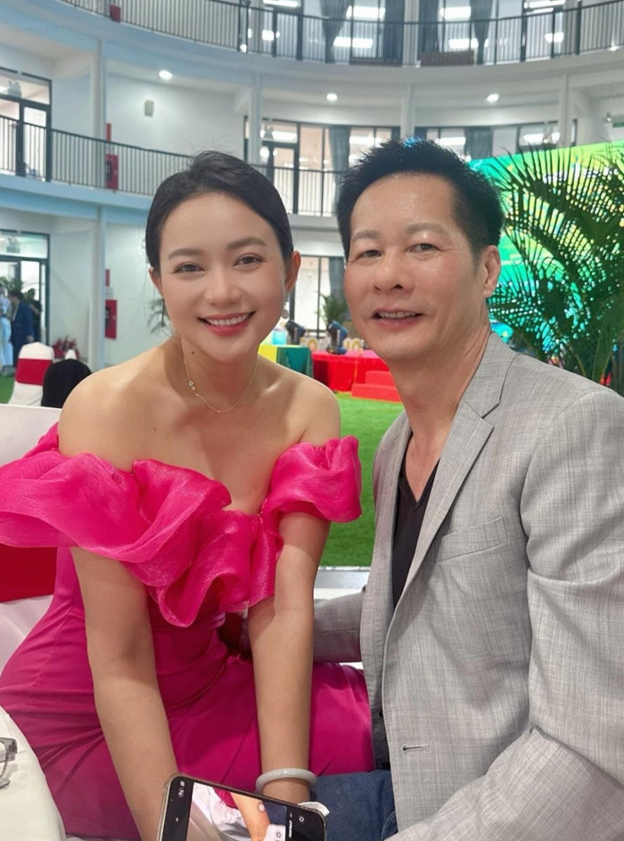 Được chồng sang tên khối tài sản trăm tỷ, Phan Như Thảo vẫn chăm chỉ làm lụng kiếm tiền. (Ảnh FBNV)