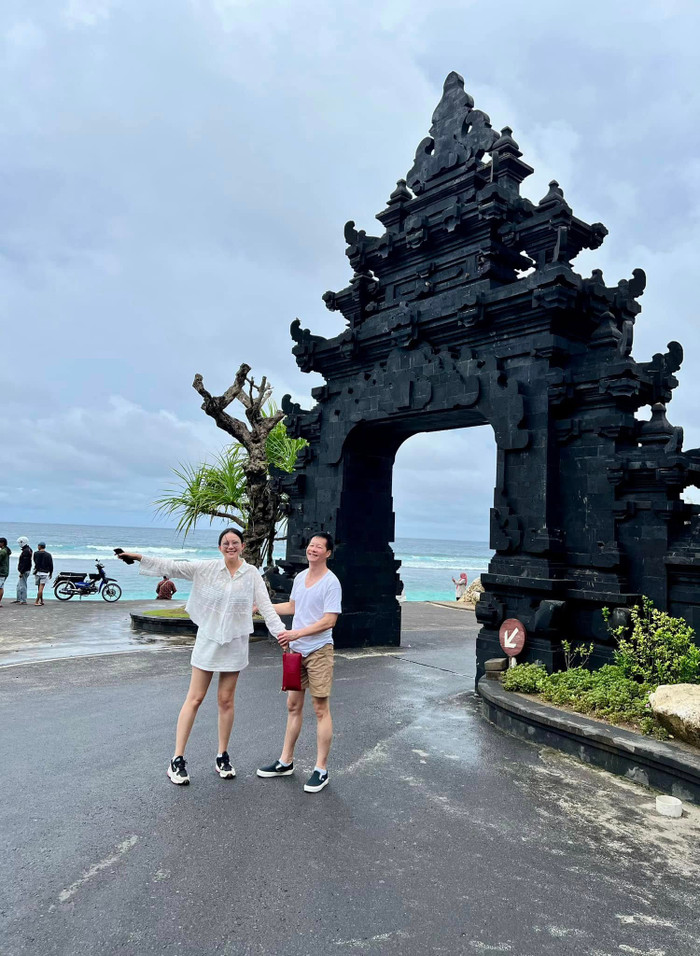 Phan Như Thảo và chồng đại gia trong chuyến du lịch mới đây. (Ảnh FBNV)