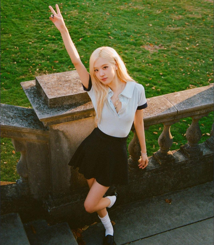 Bắt trọn phản ứng của Rosé sau khi siêu hit APT 'đặt chân' vào Top 5 Billboard HOT 100 Ảnh 5