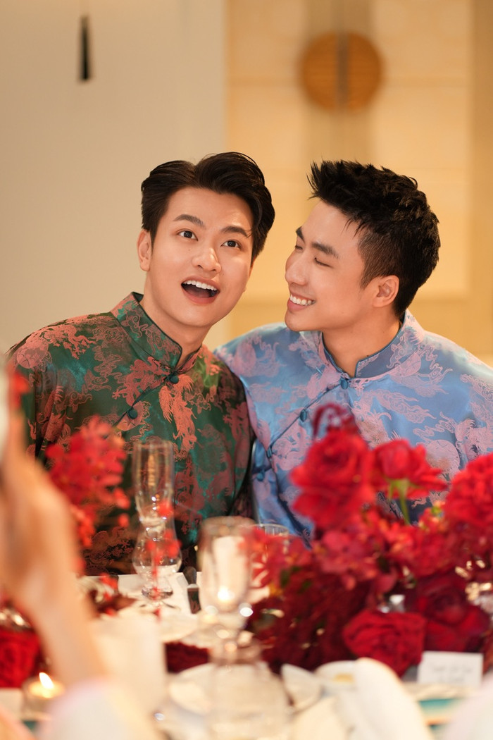 Cặp đôi Ninh Anh Bùi – Tùng Dương háo hức “xin vía” đàn anh, cho rằng tình yêu của Adrian Anh Tuấn và Sơn Đoàn trở thành nguồn cảm hứng cho họ. 