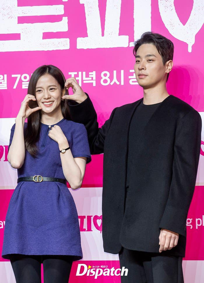 Tương tác ngọt ngào của Jisoo BLACKPINK và bạn trai màn ảnh - Dispatch.