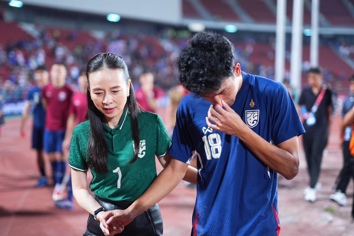 Madam Pang tuyên bố không kiện trọng tài Ko Hyung-jin sau khi đội nhà thua tuyển Việt Nam. 