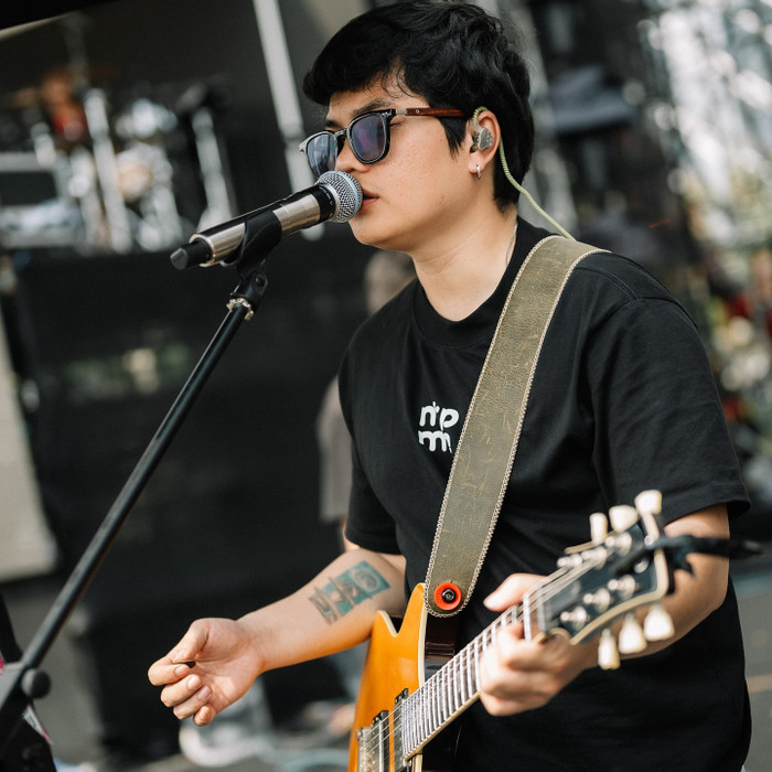 Nam ca sĩ Trần Duy Khang chỉ cập nhật những khoảnh khắc tập luyện, biểu diễn trên mạng xã hội. Ảnh: FBNV