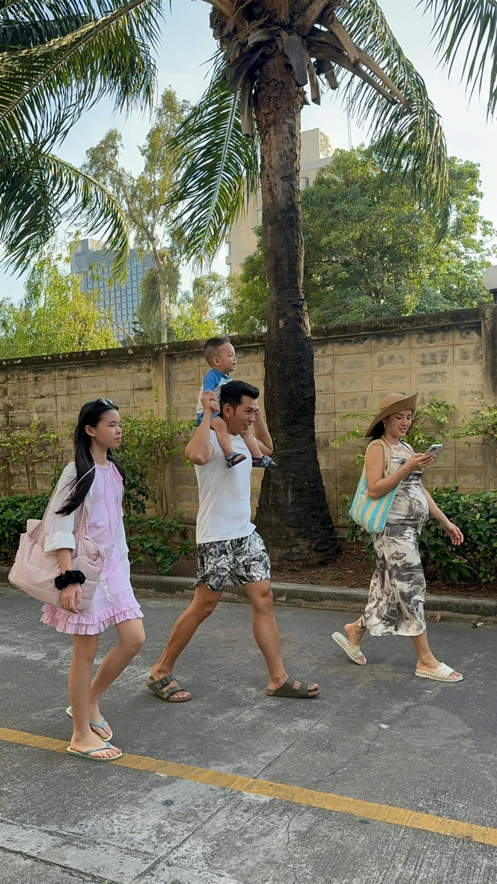 Phương Trinh Jolie cùng ông xã dẫn các con đi du lịch. (Ảnh FBNV)