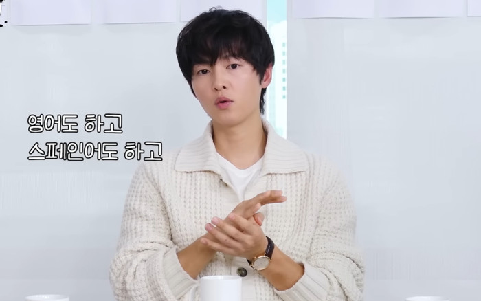 Song Joong Ki hé lộ diện mạo lai Tây đáng yêu của hai con Ảnh 2