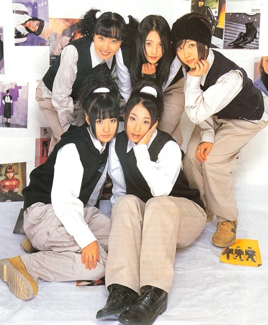 Lee Gai đã khai gian 10 tuổi để có thể ra mắt cùng với đội hình đầu tiên của Baby VOX. 