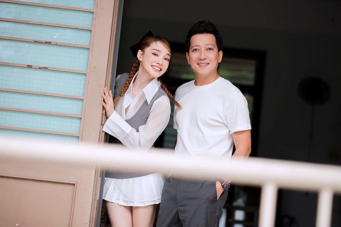 Trường Giang và Nhã Phương cùng hoạt động trong showbiz nên thấu hiểu, hết lòng ủng hộ nhau ở công việc. (Ảnh FBNV)