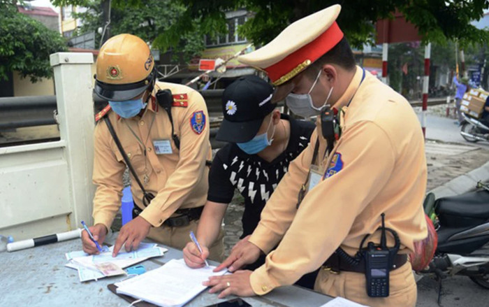 Người dân cần biết những hành vi bị trừ đến 10 điểm giấy phép lái xe hạng xe máy Ảnh 2