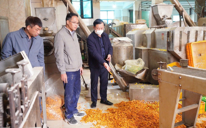 Rùng mình chuột chết bốc mùi trong xưởng sản xuất bim bim ở Hà Nội Ảnh 2