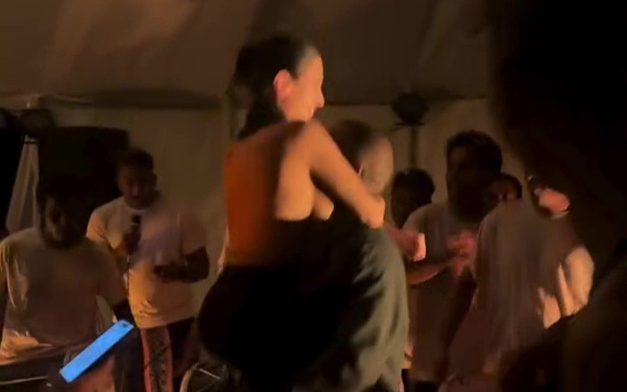 Nữ người mẫu gây tranh cãi vì lộ ảnh thân mật quá đà với chồng tại tiệc sinh nhật Ảnh 2