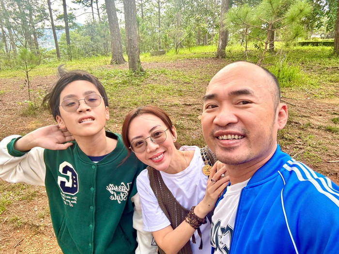 Gia đình hạnh phúc của Thu Trang - Tiến Luật, con trai Andy càng lớn càng khôi ngô.