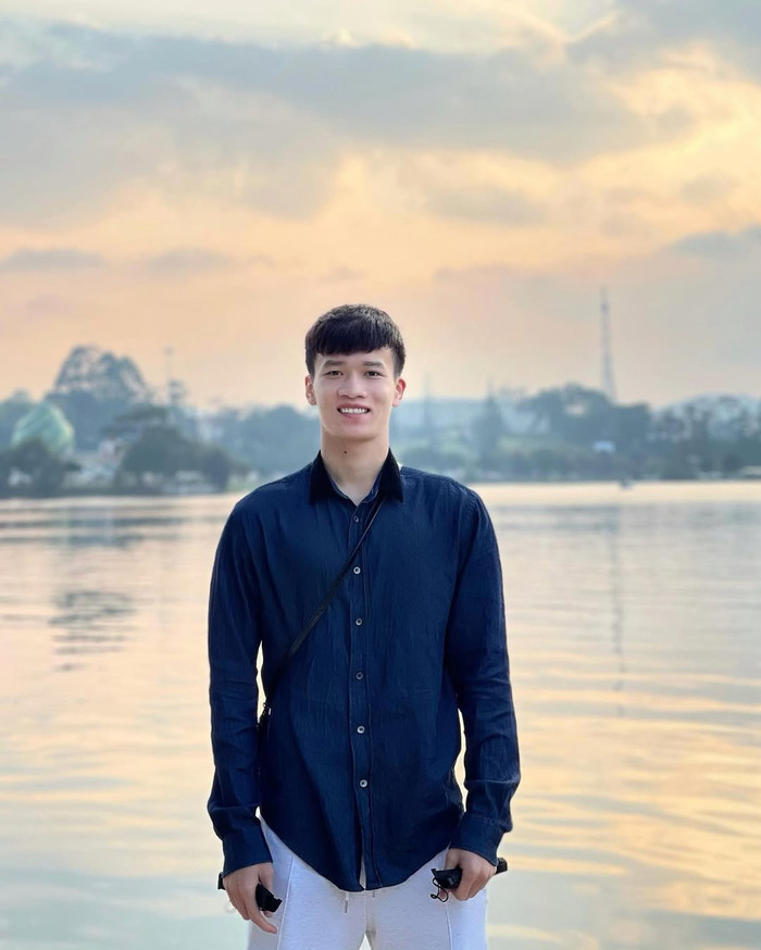 Ngoài khoản “lương cứng”, thu nhập của Hoàng Đức còn đến từ những hợp đồng quảng cáo thương hiệu. Ở tuổi 27, chàng tiền vệ quê Hải Dương khiến nhiều người ngưỡng mộ bởi khối tài sản bạc tỉ mà anh sở hữu. (Ảnh: IGNV)