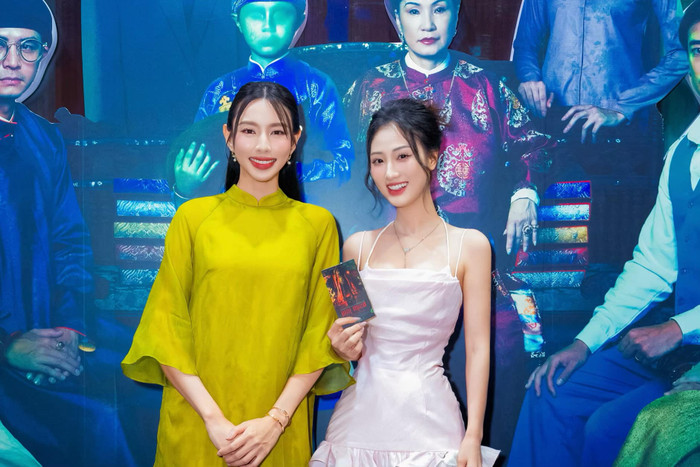 Ngoài đời, nữ chính Đi Về Miền Có Nắng có phong cách đời thường ngọt ngào, được ví như 'hot girl màn ảnh phía Bắc'. Nữ diễn viên thỉnh thoảng góp mặt tại các sự kiện lớn về giải trí, khoe nhan sắc trẻ trung.