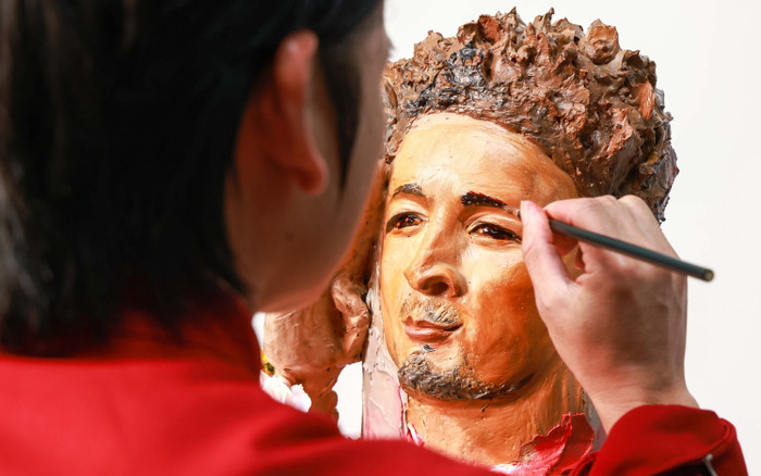 Độc đáo bánh kem 3D điêu khắc khuôn mặt cầu thủ Nguyễn Xuân Son Ảnh 2