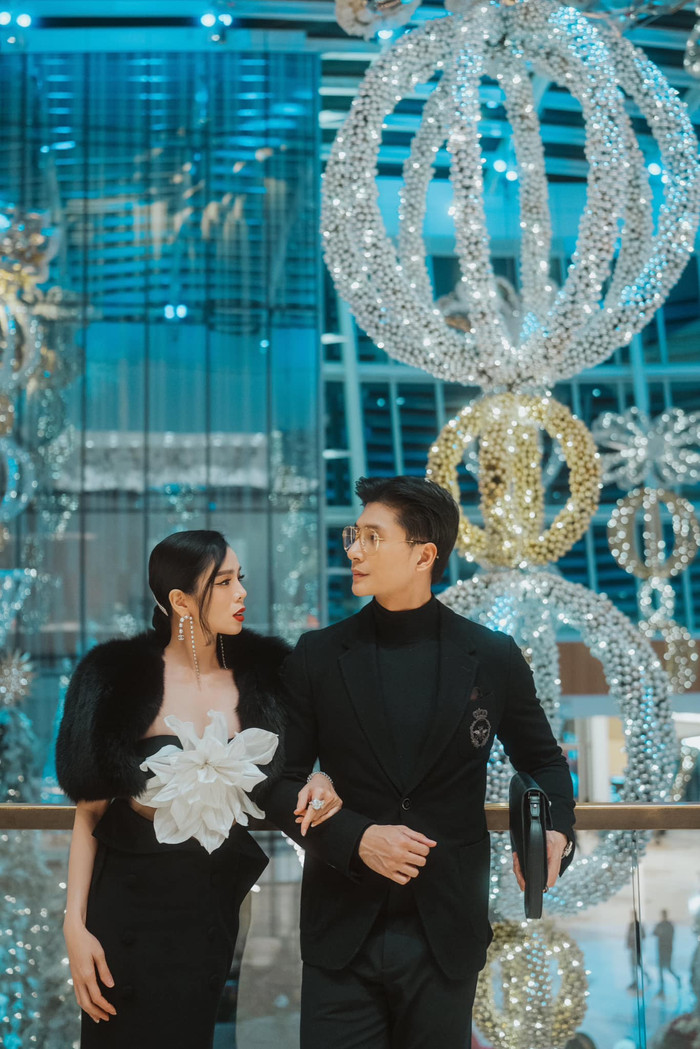 Showbiz 24h: Lệ Quyên và Lâm Bảo Châu vẫn duy trì tình cảm ngọt ngào, mặn nồng như thuở mới yêu. Ảnh: FBNV