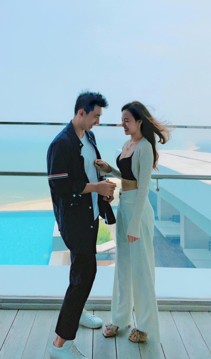 Midu và chồng thiếu gia đi du lịch kỉ niệm 3 năm lần đầu tiên gặp gỡ trên du thuyền. Ảnh: FBNV