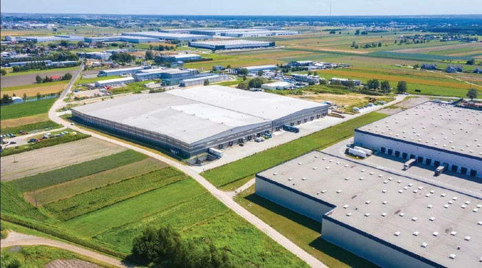 Doanh nghiệp nên đầu tư vào các ngành công nghiệp xanh hoặc phát triển sản phẩm có tính thân thiện với môi trường. Nguồn: FPT