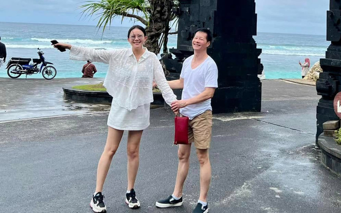 Nữ người mẫu Vbiz bất ngờ công bố tình trạng hôn nhân với chồng đại gia hơn 26 tuổi Ảnh 2