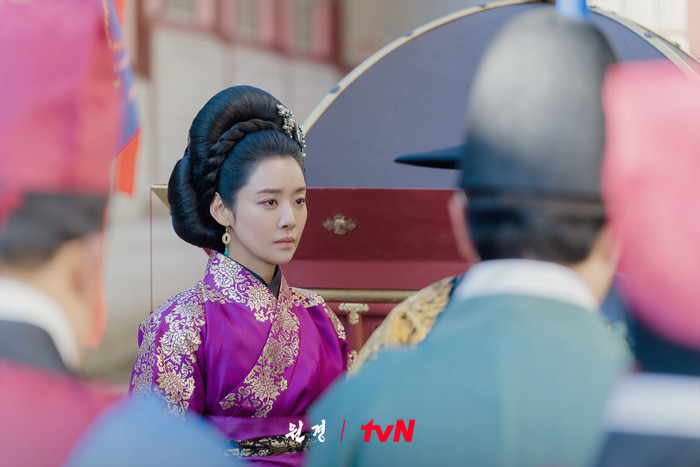 The Queen Who Crowns nhận phản ứng trái chiều từ cả truyền thông và công chúng. 