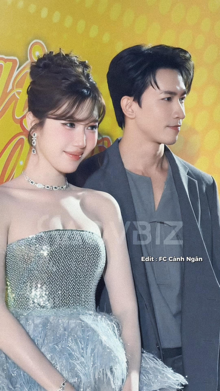 Võ Cảnh - Thúy Ngân sánh đôi xuất hiện tại thảm đỏ Mai Vàng mới đây. (Ảnh SaoVbiz)