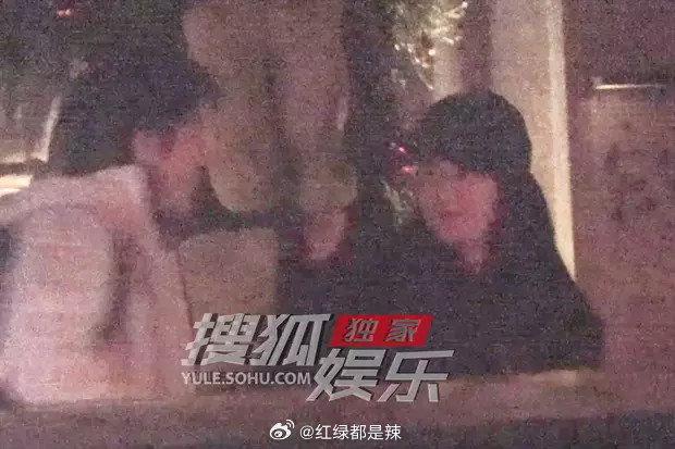 2 ngôi sao đã tách ra sau khi kết thúc buổi gặp.