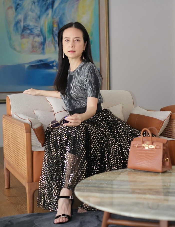 Ở tuổi U60, Madam Pang vẫn cực kỳ trẻ trung và khí chất.