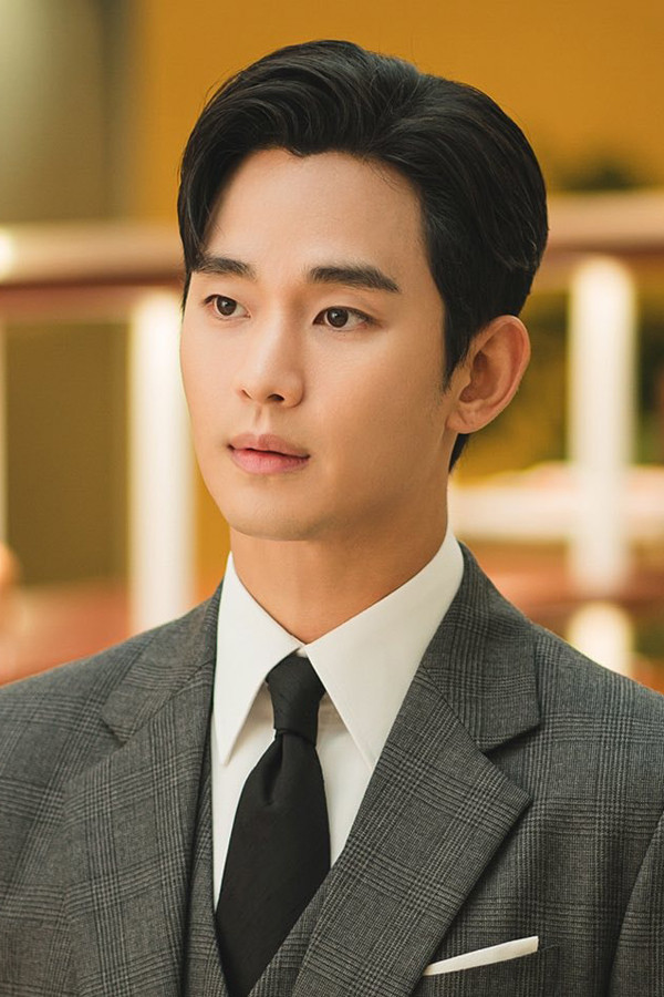 Hình ảnh điển trai, lịch thiệp của Kim Soo Hyun. 