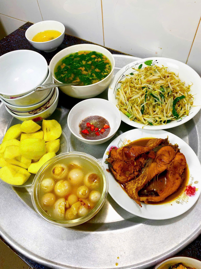 Bữa cơm trị giá 68.000 đồng của chị Kim Thoa. (Ảnh NVCC)