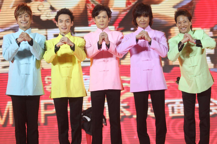 SMAP là một nhóm nhạc nam đã hết thời của Nhật Bản. 