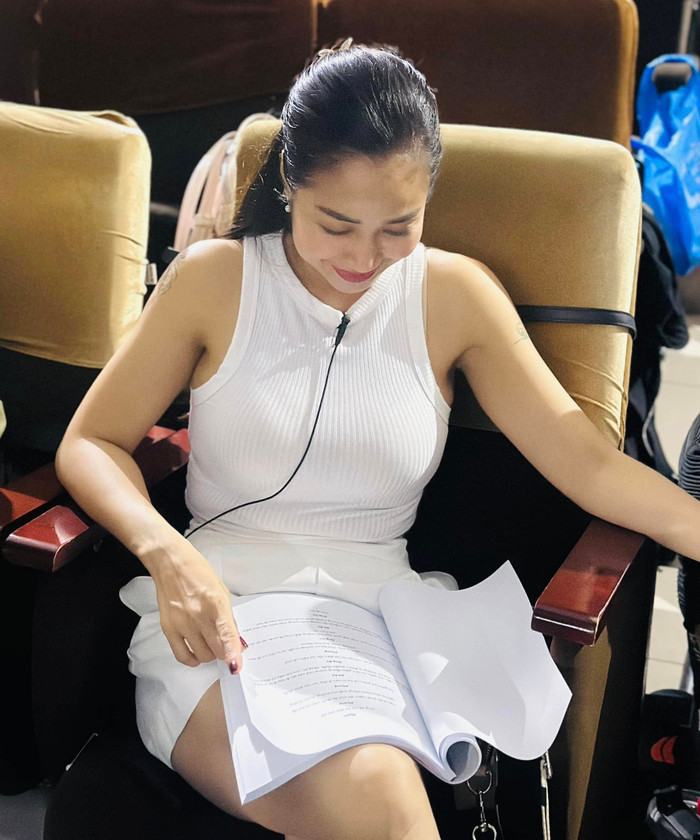 Trên mạng xã hội, NSƯT Ốc Thanh Vân chăm chỉ cập nhật hình ảnh đi tập kịch, tham gia các vở diễn. (Ảnh: FBNV)