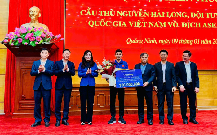 Tiền vệ Hai Long được thưởng 450 triệu, tương lai có thể về Quảng Ninh Ảnh 2