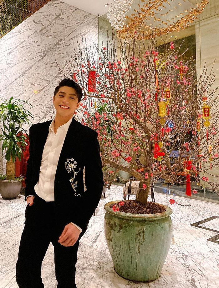 Tên tuổi của nam ca sĩ gắn liền với những bản nhạc xuân, mang hơi thở hiện đại nhưng đậm chất truyền thống. Ảnh: FBNV